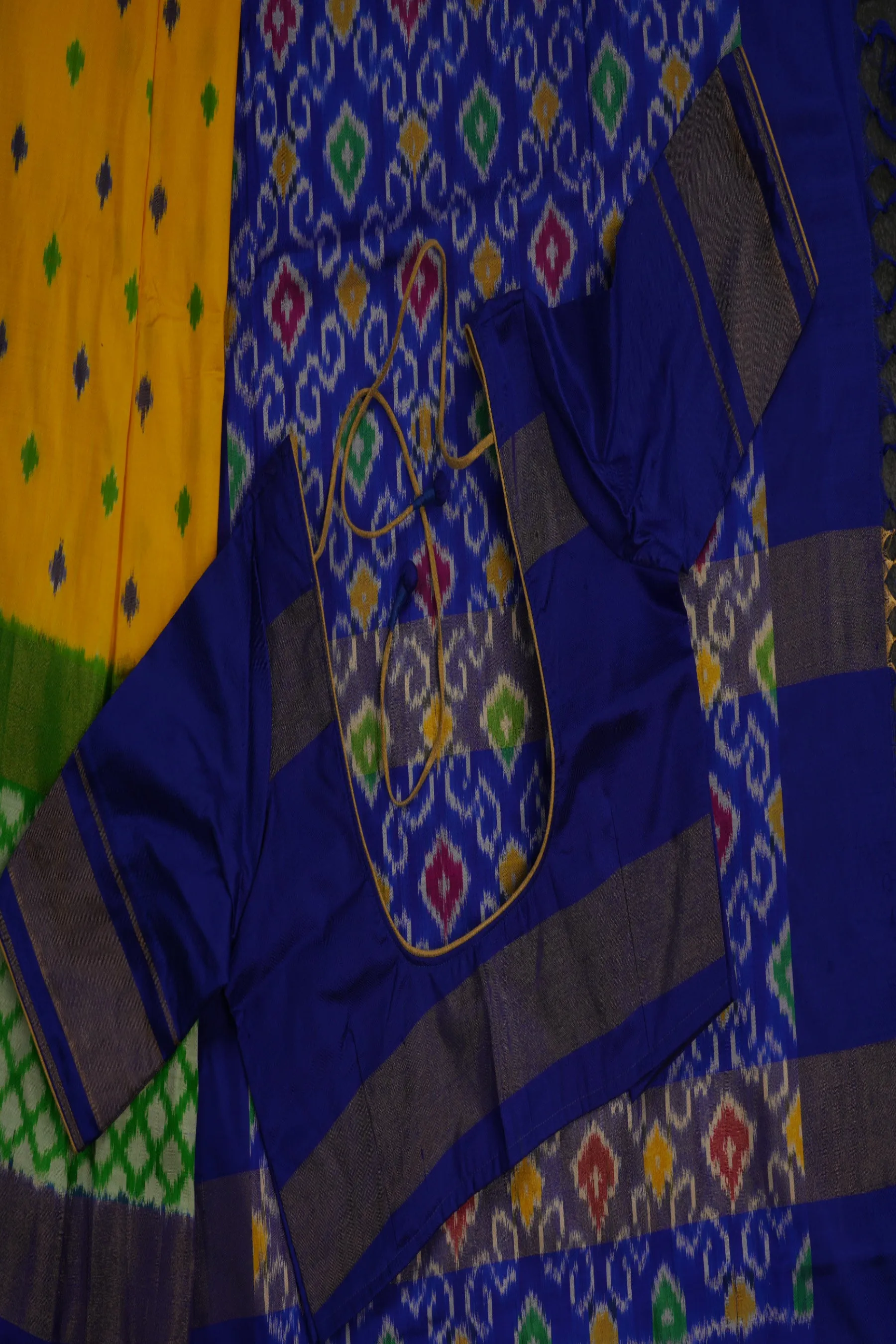 Exquisite Pure Pochampally Ikkat Silk Saree | Flowy & Unique Borders