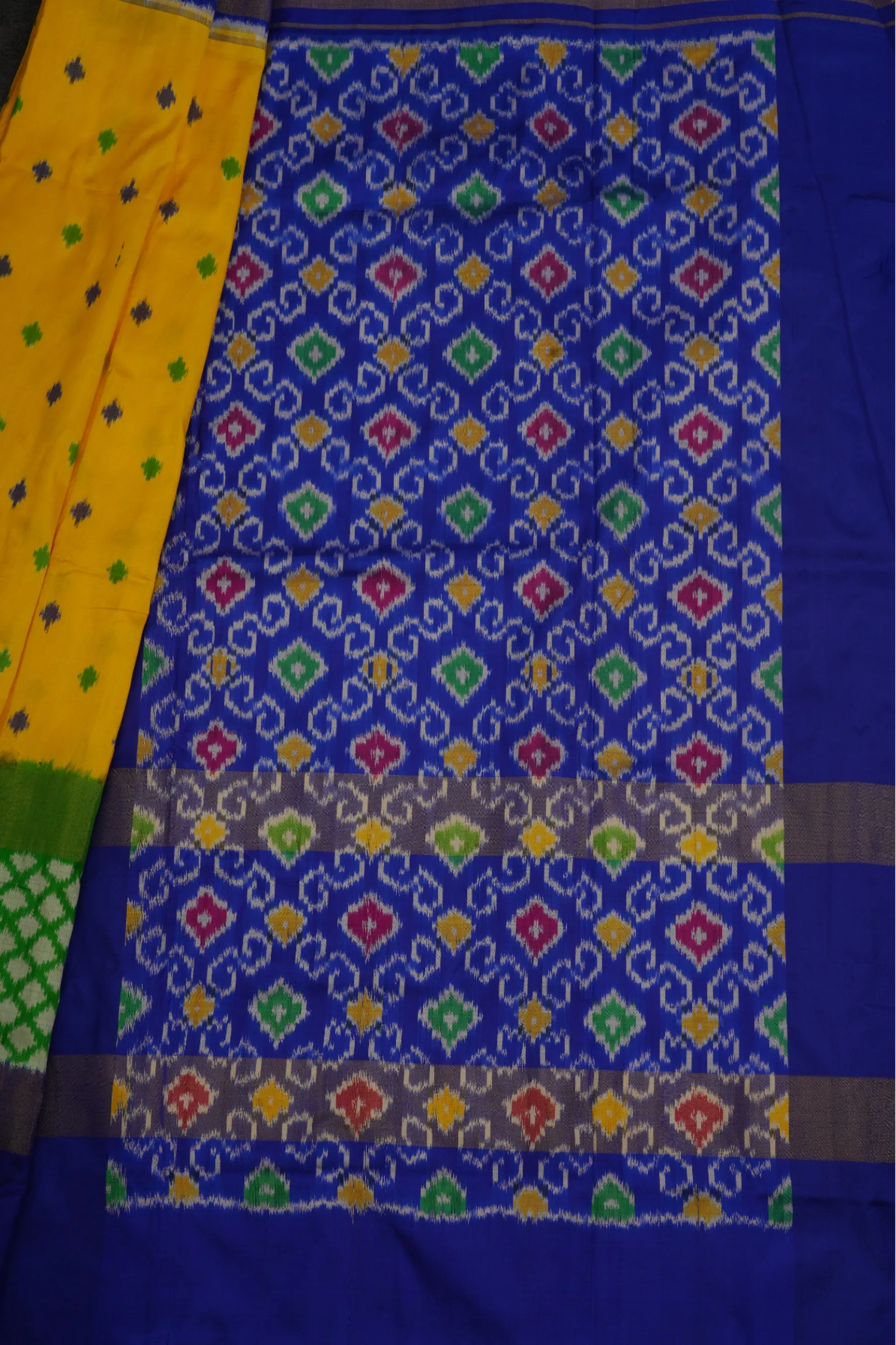Exquisite Pure Pochampally Ikkat Silk Saree | Flowy & Unique Borders