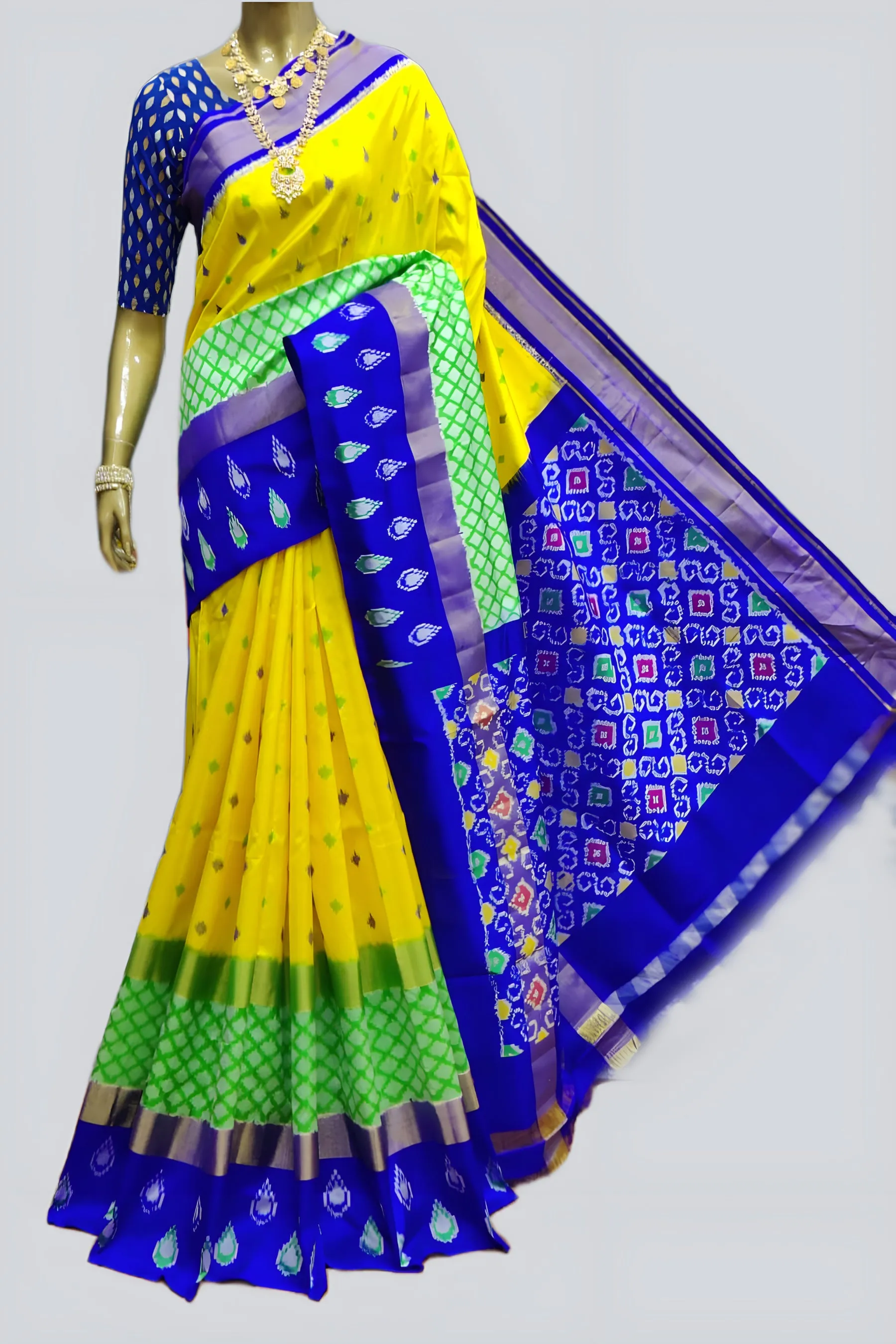 Exquisite Pure Pochampally Ikkat Silk Saree | Flowy & Unique Borders