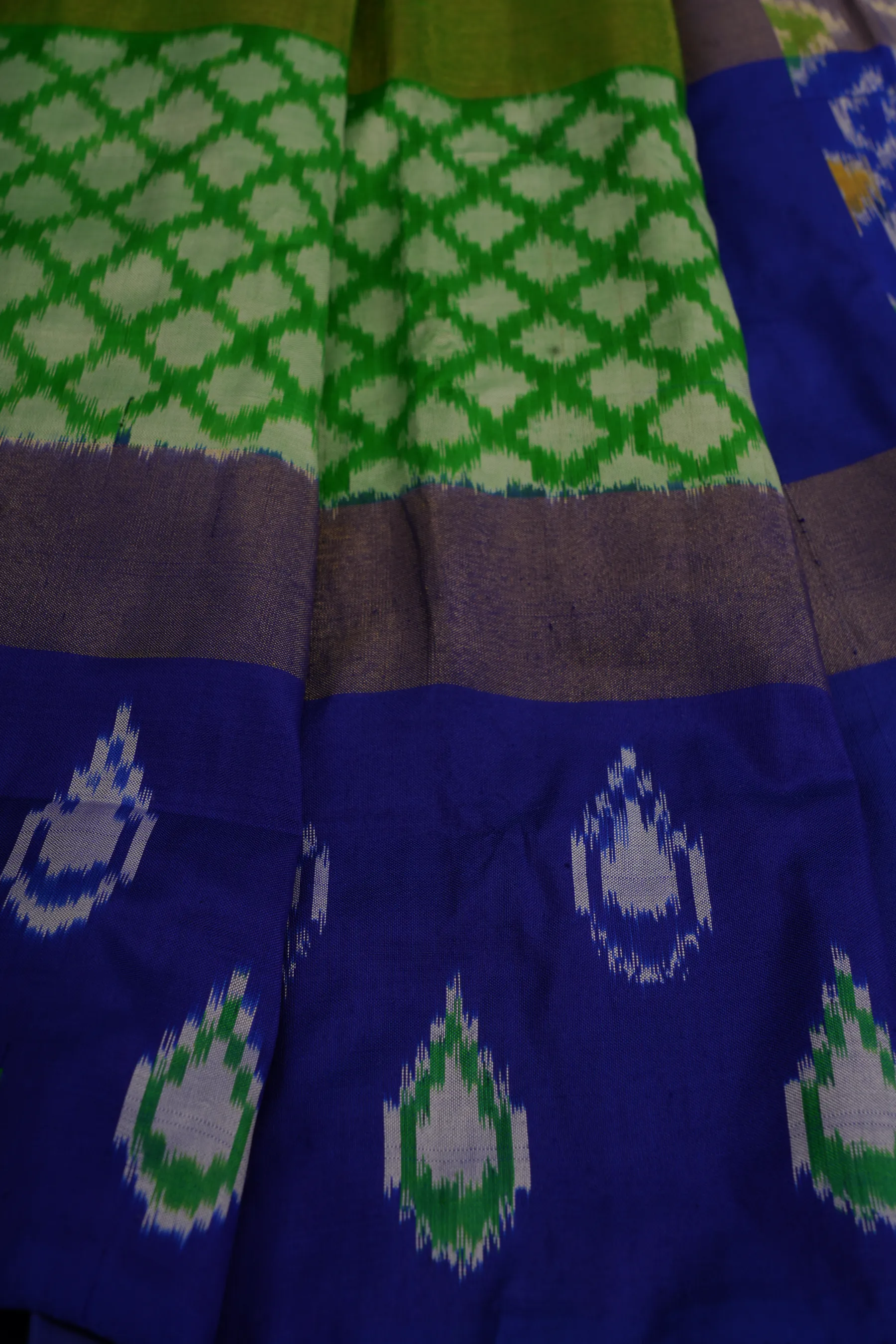Exquisite Pure Pochampally Ikkat Silk Saree | Flowy & Unique Borders