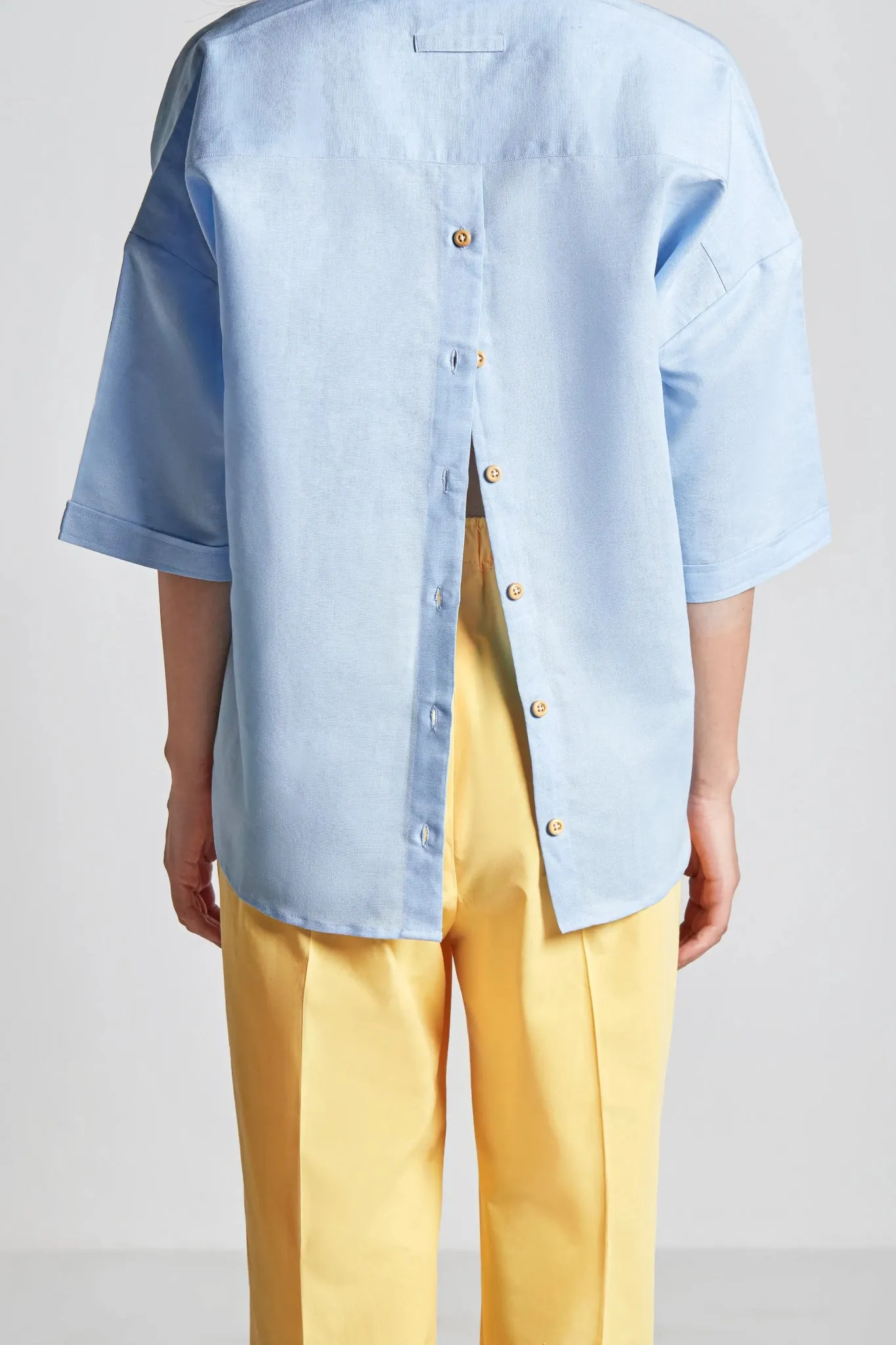 Sky Back Split Shirt